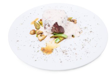 Izgara dana biftek sebze garnitür ile.