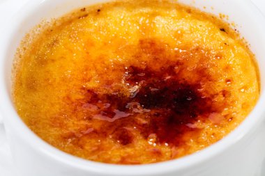 Geleneksel keşfetmesine krem brulee.