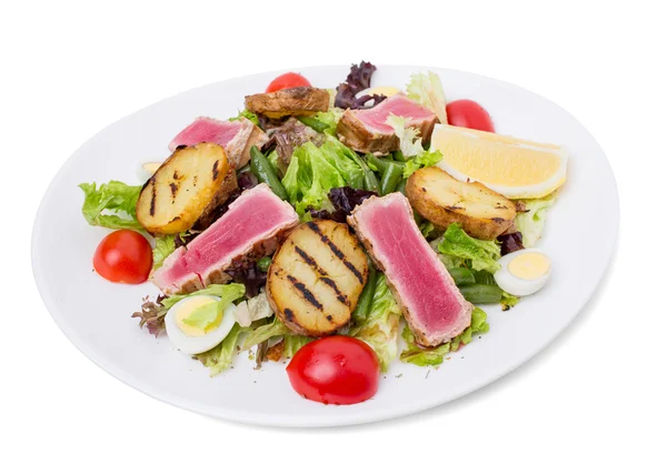 Klasik Nisuaz salatası.