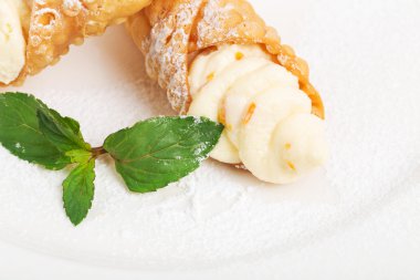 Gözleme lezzetli kayısı krema ile rulo.