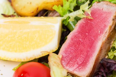 Klasik Nisuaz salatası tatlı.