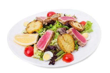 Klasik Nisuaz salatası.