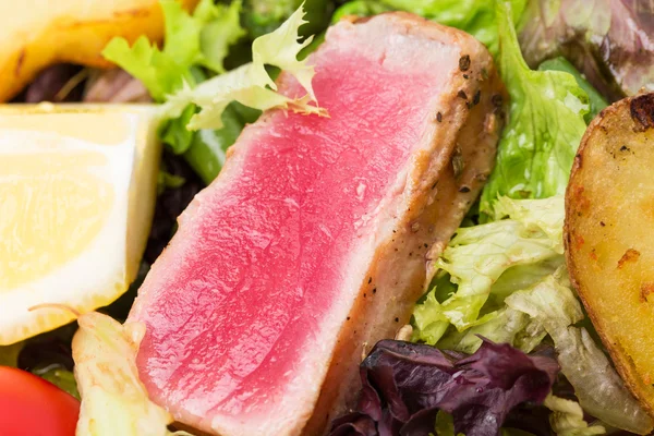 Klasik Nisuaz salatası tatlı.