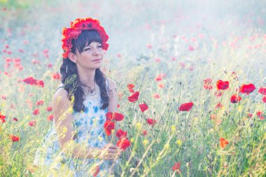 Haşhaş sahada güzel Bayan.