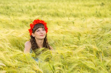 buğday alan güzel esmer Bayan.