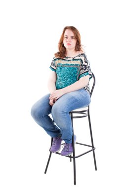 Güzel kızıl saçlı artı boyutu modeli.