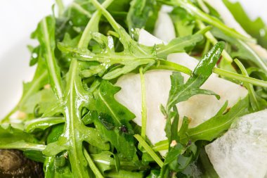 Taze sebze ile fırında Patlıcan salatası.