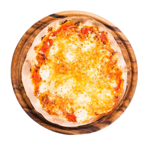 Deliciosa pizza margarita em bandeja de madeira . — Fotografia de Stock