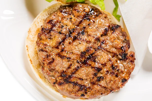 Gegrild rundvlees Hamburger closeup. — Stockfoto