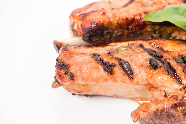 Daging babi panggang lezat shish kebab dengan kemangi . — Stok Foto