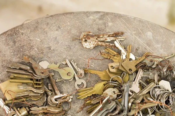 Many old keys and locks. — Stock Photo, Image