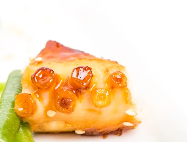 Salat mit gegrilltem Tintenfisch und französischen Bohnen. — Stockfoto