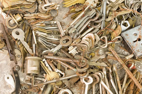 Muchas llaves y cerraduras viejas . —  Fotos de Stock