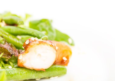 Izgara ahtapot ve Fransızca fasulye salatası.