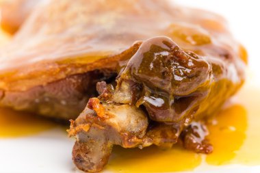 Ördek confit Sarı sos ile bacak.