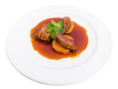 Lezzetli kaz ciğeri üzerinde pişmiş armut.