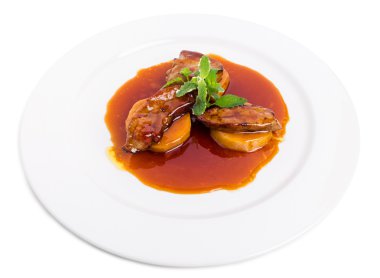 Lezzetli kaz ciğeri üzerinde pişmiş armut.