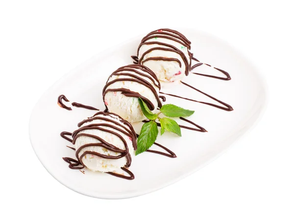 कैंडी फलों के साथ स्वादिष्ट आइसक्रीम . — स्टॉक फ़ोटो, इमेज