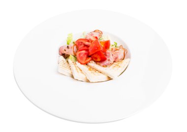 Taze ot karışımı ve jambon salatası.