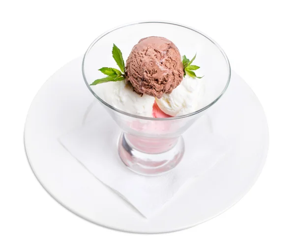 Delizioso gelato assortito in ciotola . — Foto Stock