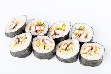 Lezzetli füme unagi rulo salatalık ile.