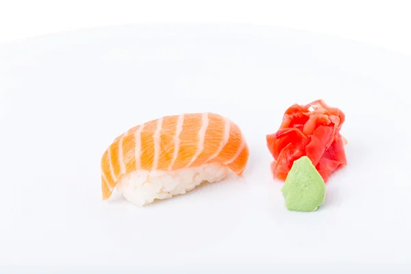 Traditionele zalm nigiri sushi. — Stockfoto