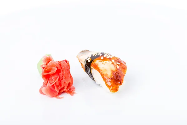 Nigiri sushi med rökt unagi och sesam. — Stockfoto