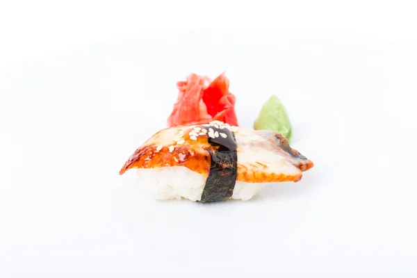 スモークうなぎとゴマの握り寿司. — ストック写真