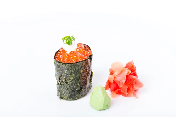 Gunkan sushi stuffed with red salmon caviar. — Stock Photo, Image