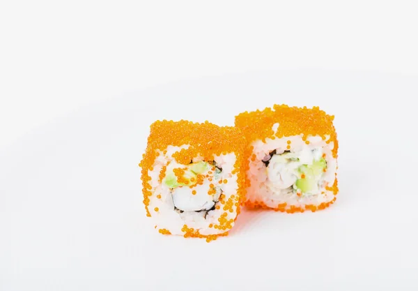 Utsökt sushi rulle med maskeringskrabba. — Stockfoto