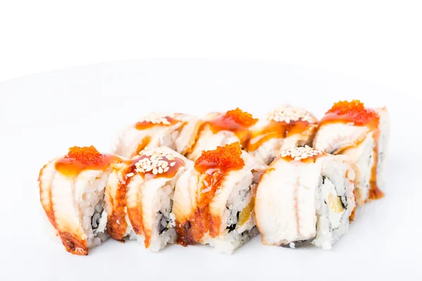 Tradycyjne japońskie sushi roll z wędzonym unagi. — Zdjęcie stockowe