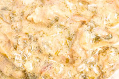 Mantar soslu kızarmış tavuk fileto.