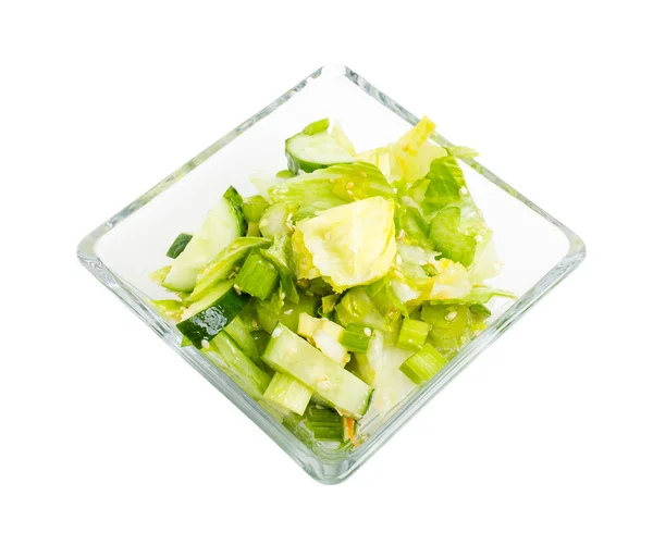 Verse vegetarische salade met selderij en komkommer. — Stockfoto