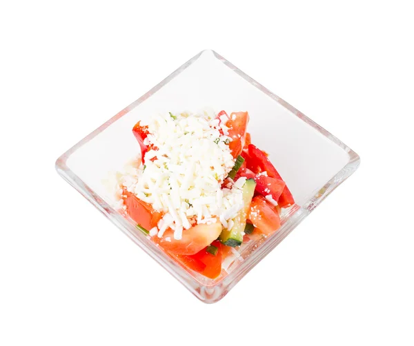 Ensalada de tomate con queso feta y pepinos . — Foto de Stock