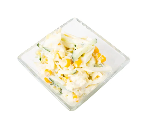Kukuřičný salát s okurky a vejce. — Stock fotografie