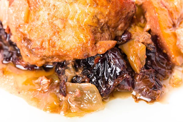 Kurutulmuş Erik soslu domuz eti pişmiş geleneksel.