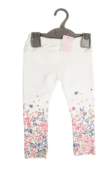 Джинсы в белых джинсах с цветочным узором . — стоковое фото