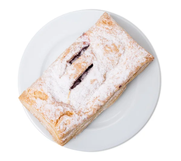 Delicioso pastel de hojaldre con cereza . — Foto de Stock