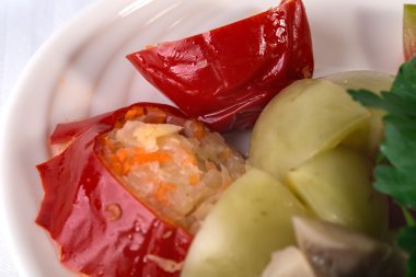 Geleneksel Marine yeşil domates ve biber.