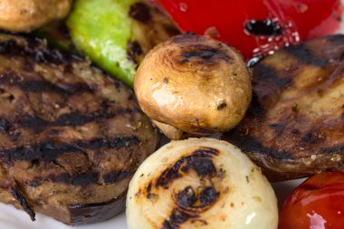 Lezzetli ızgara sebzeler.