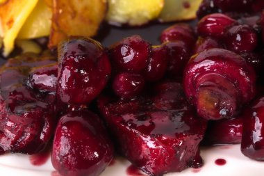 Kiraz soslu ızgara mantar.