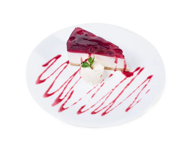 Läckra körsbär cheesecake med mynta. — Stockfoto
