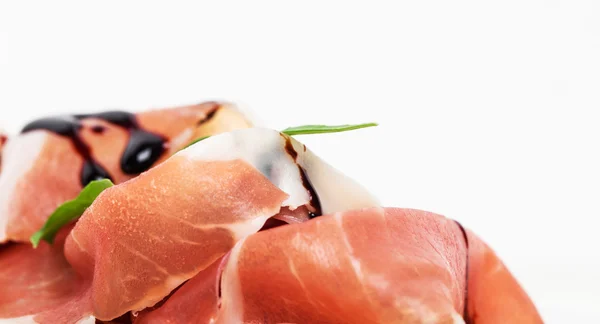 Brosse de prosciutto à la ricotta et roquette . — Photo