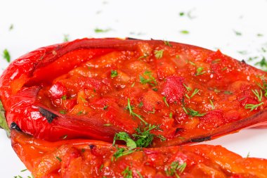 Lezzetli pişmiş kırmızı kırmızı biber biber.