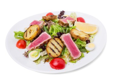 Klasik Nisuaz salatası.