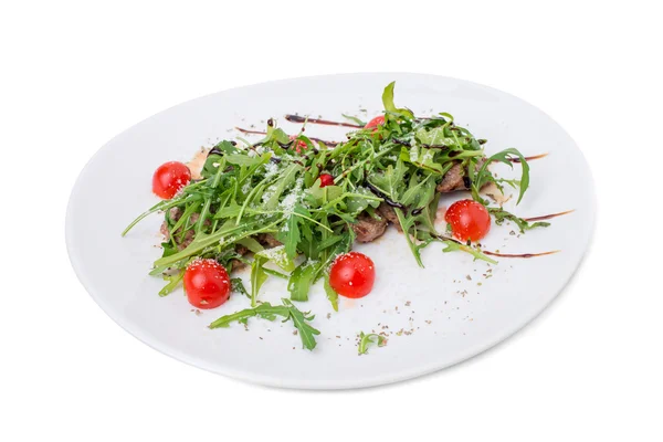 Warmer Rindfleisch-Dönerspieß mit frischem Rucola. — Stockfoto