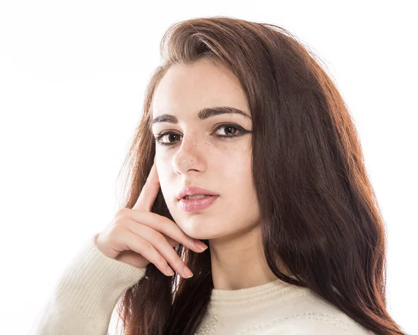 Porträtt av ung vacker modell med fräknar. — Stockfoto