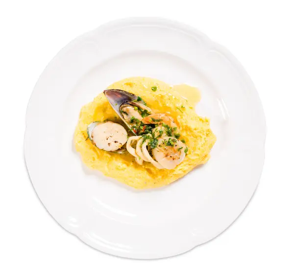 Delicious scallops and mussels with polenta. — Stock Photo, Image