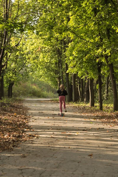 Child Scooter Moving Away Alley Chisinau Republic Moldova October 2020 — Stock Photo, Image