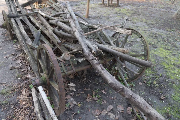 Een Oude Houten Kapotte Kar Met Platen Close — Stockfoto